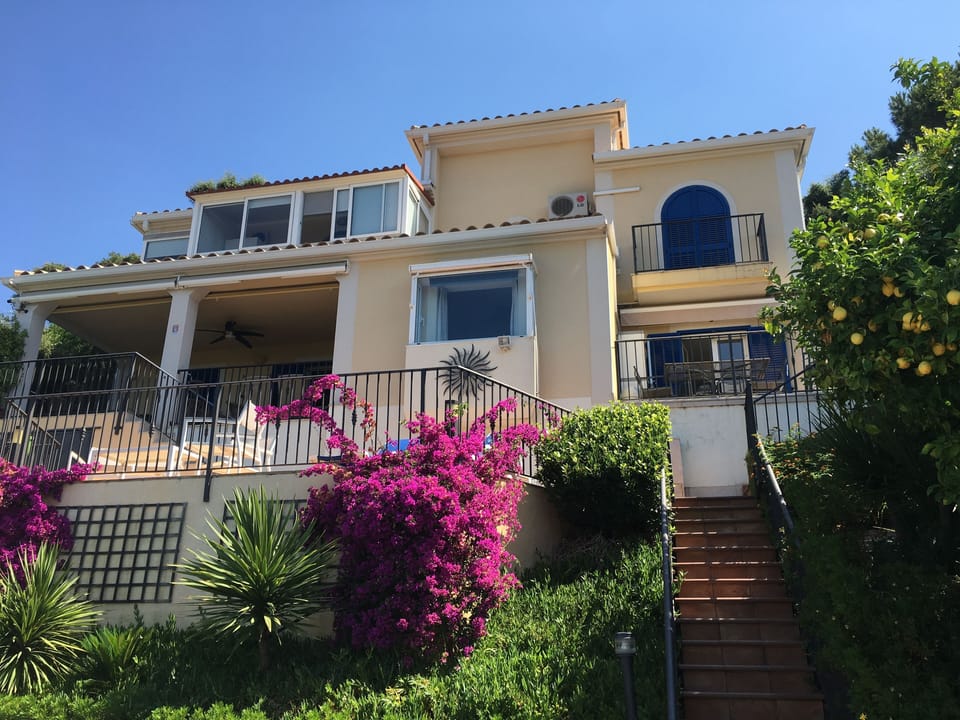 Very well kept villa