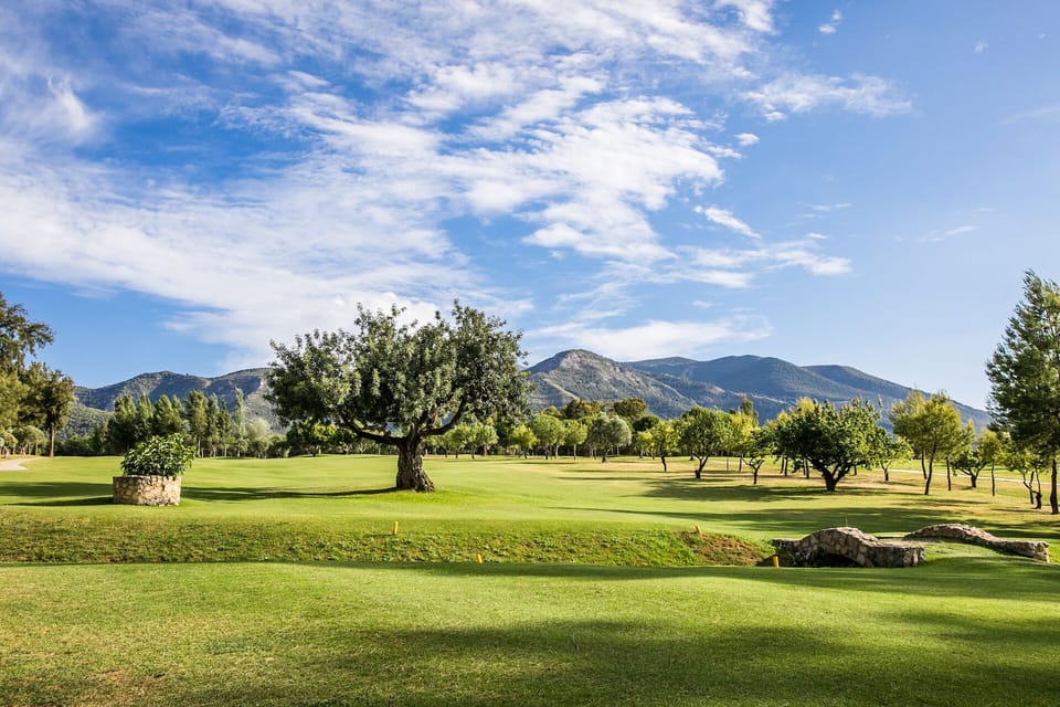 Local golf course just 5 mins drive from the villa.