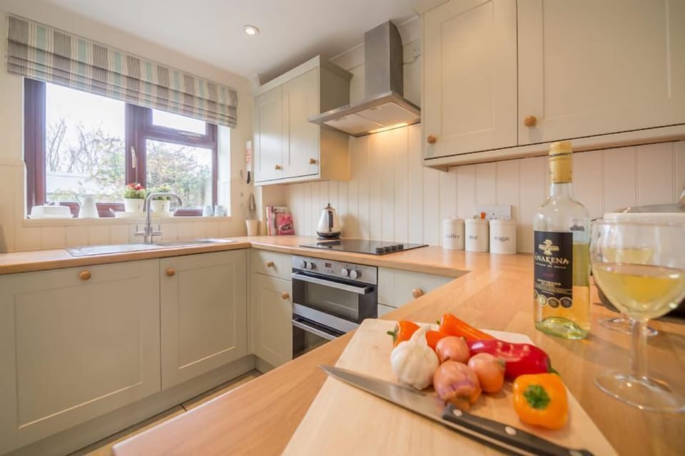Ground floor: Fitted kitchen is well-equipped