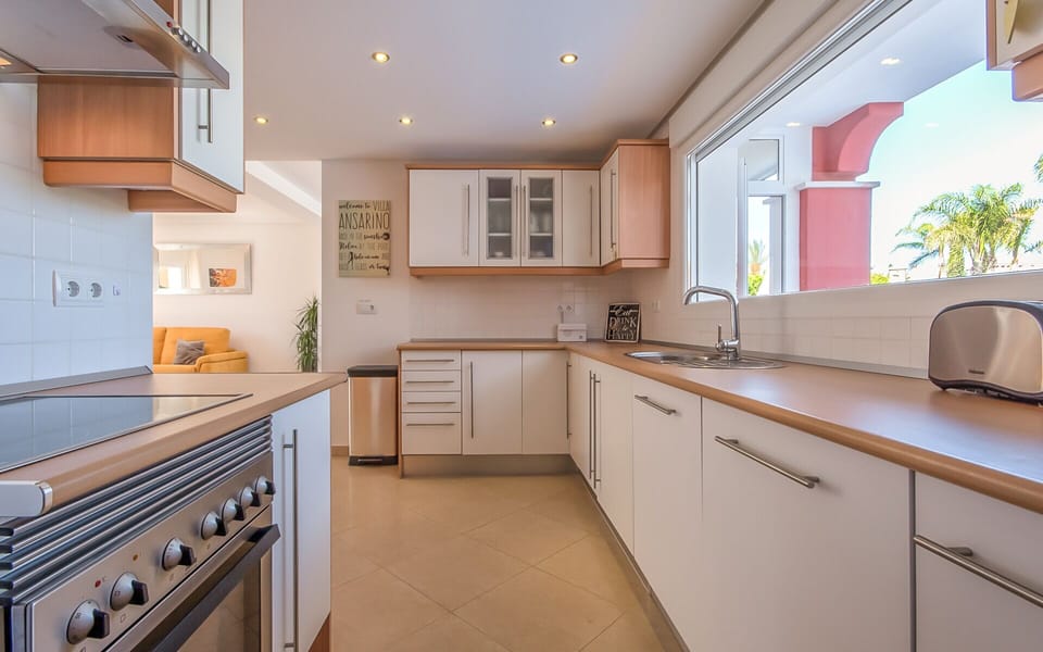 Fully equipped kitchen
