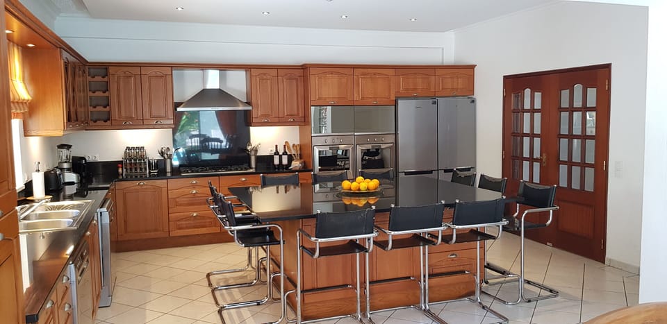All mod cons Kitchen with huge granite island