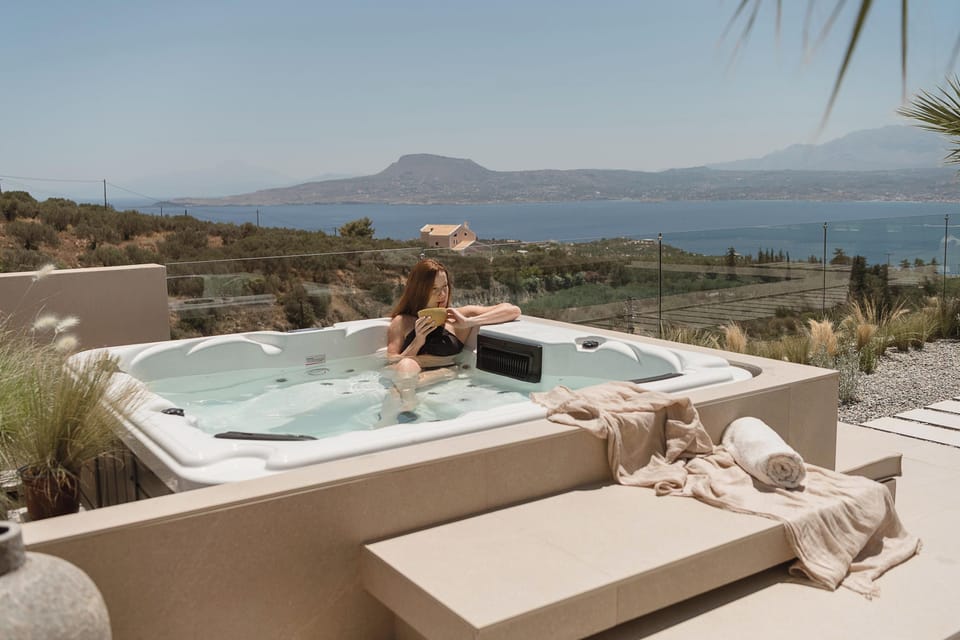 Enjoy the incredible view while relaxing in the 4-seater hot tub.