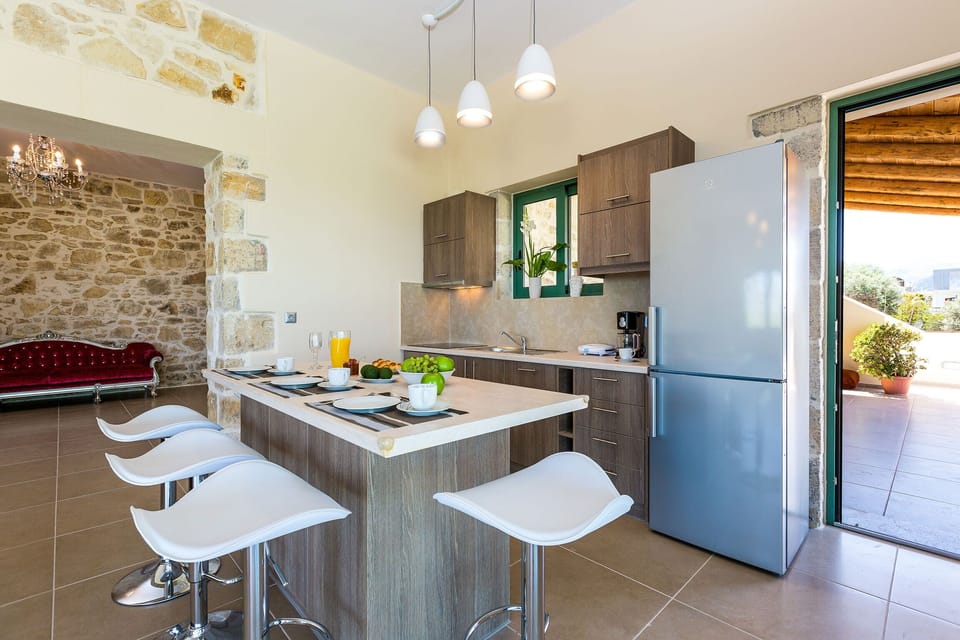 Fully equipped kitchen with direct access to barbecue area