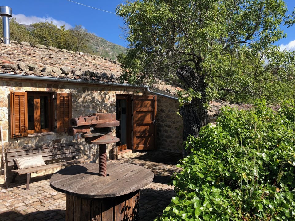 The House of the Almond Tree (4 guests)