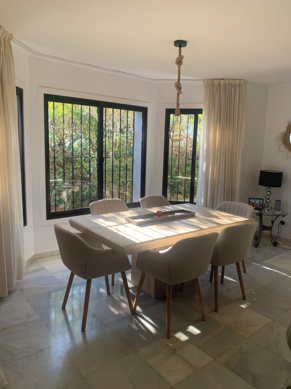 6 seat interior dining table