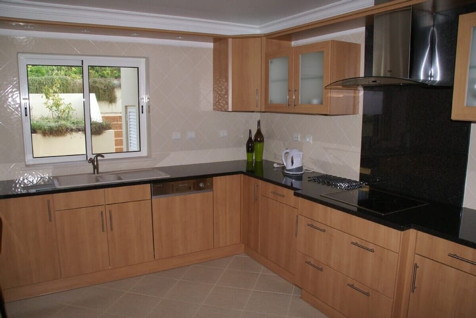 Fabulous fully fitted kitchen