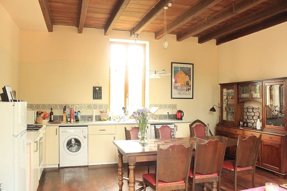 Kitchen (left)