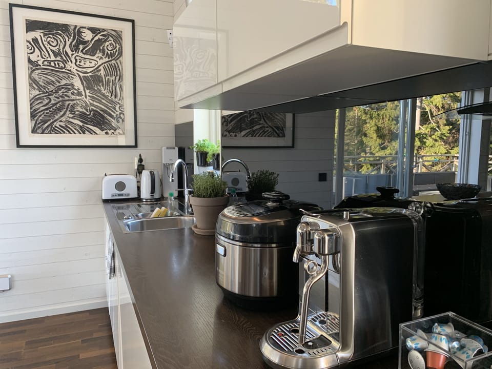 Kitchen bench, modern kitchen
