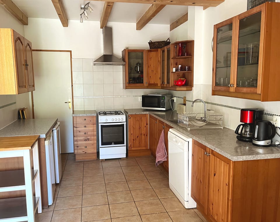 Fully fitted kitchen area in La Grange