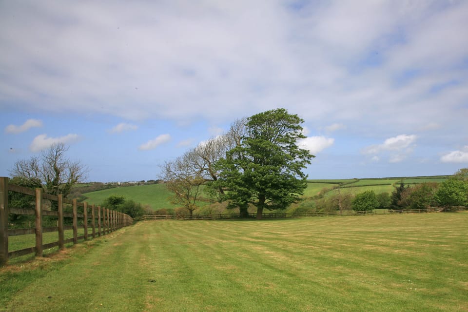 Large 2 acre shared garden area