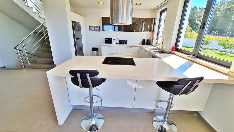 Breakfast bar in kitchen