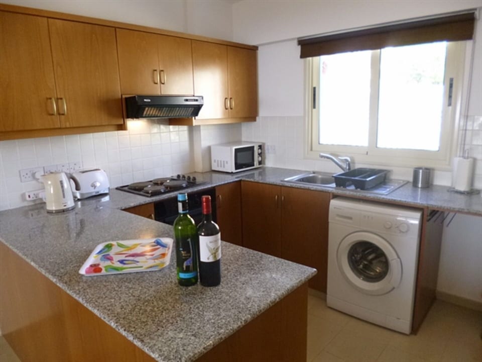 Modern well equipped kitchen.