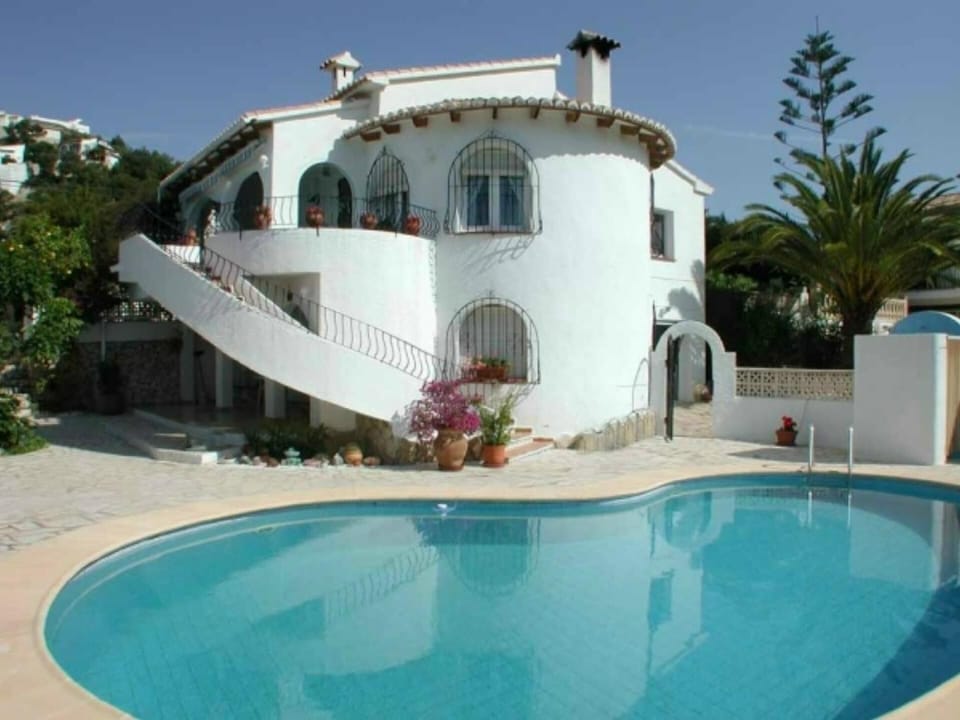 3 bedroom villa with large private pool