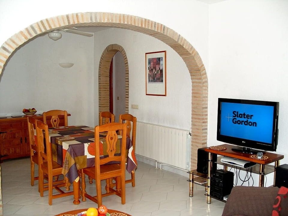 dining area for 6 persons