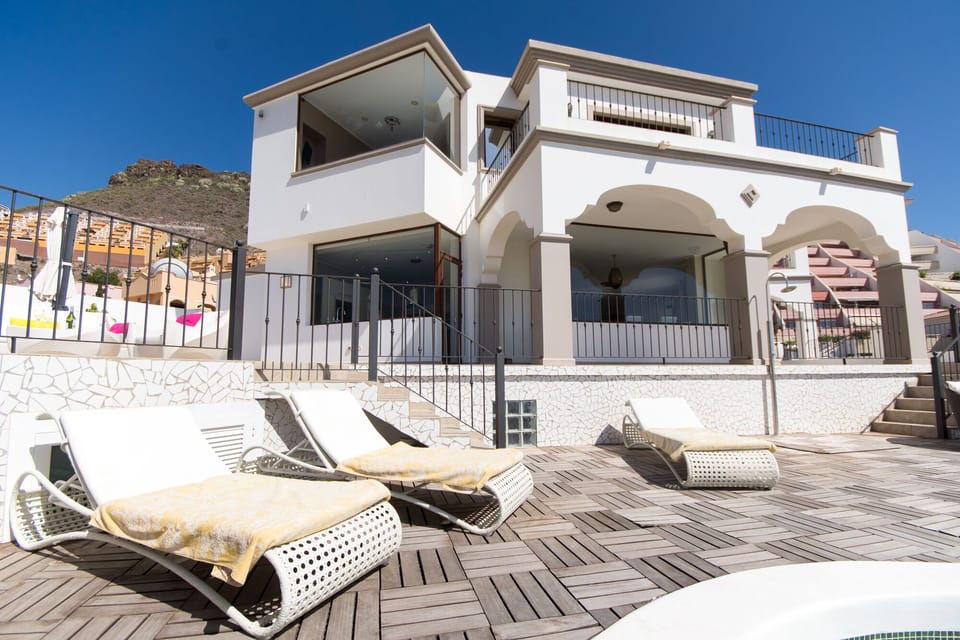 Sun bathing terrace