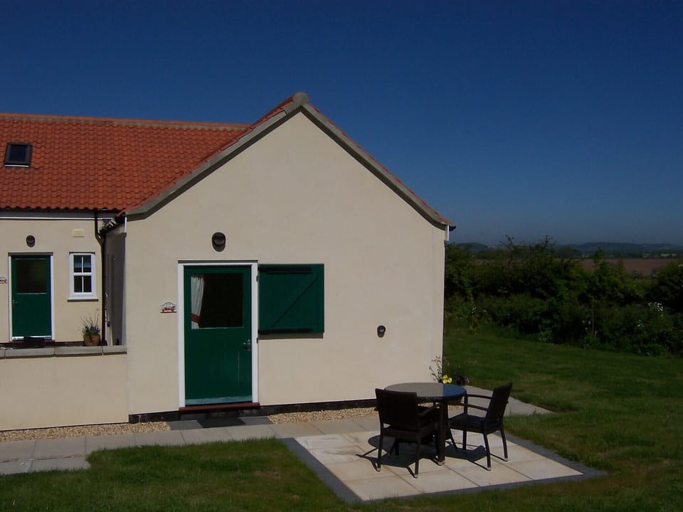 Rose's Rest front door and patio for al fresco dining or morning coffee