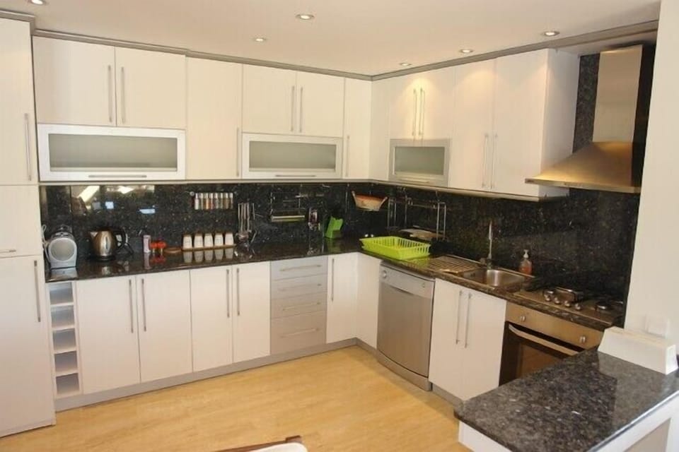 Modern, well equipped kitchen