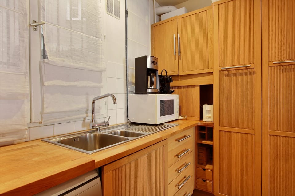 Kitchen (on courtyard)
