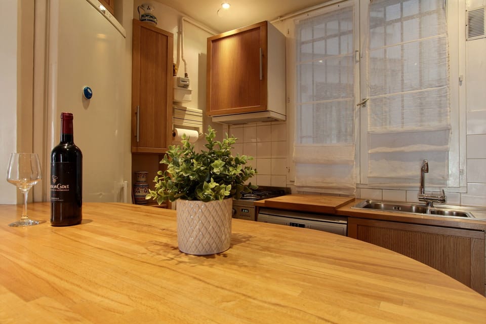 Kitchen (on courtyard)
