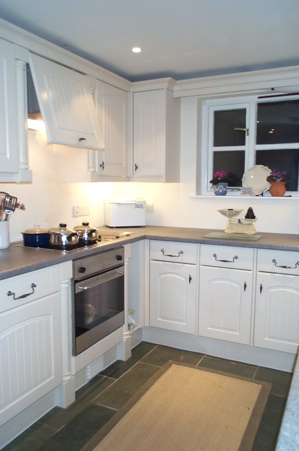 Modern, well-equipped kitchen