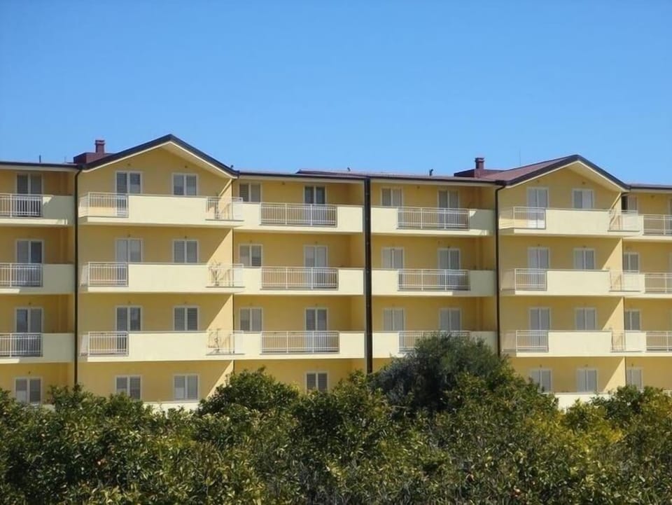 Amusa Apartments 
