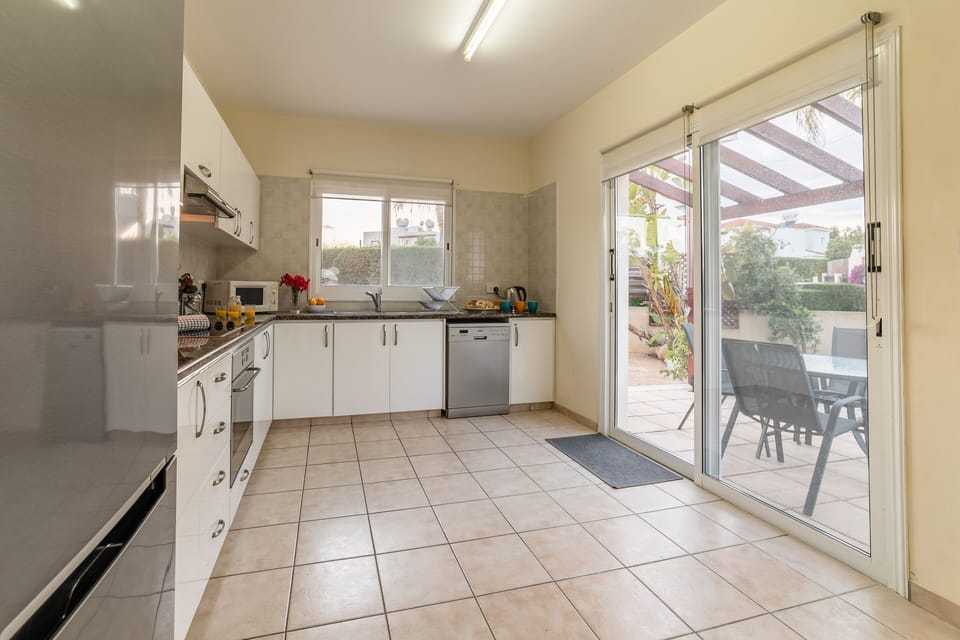 Spacious kitchen with direct access to the garden and pool area