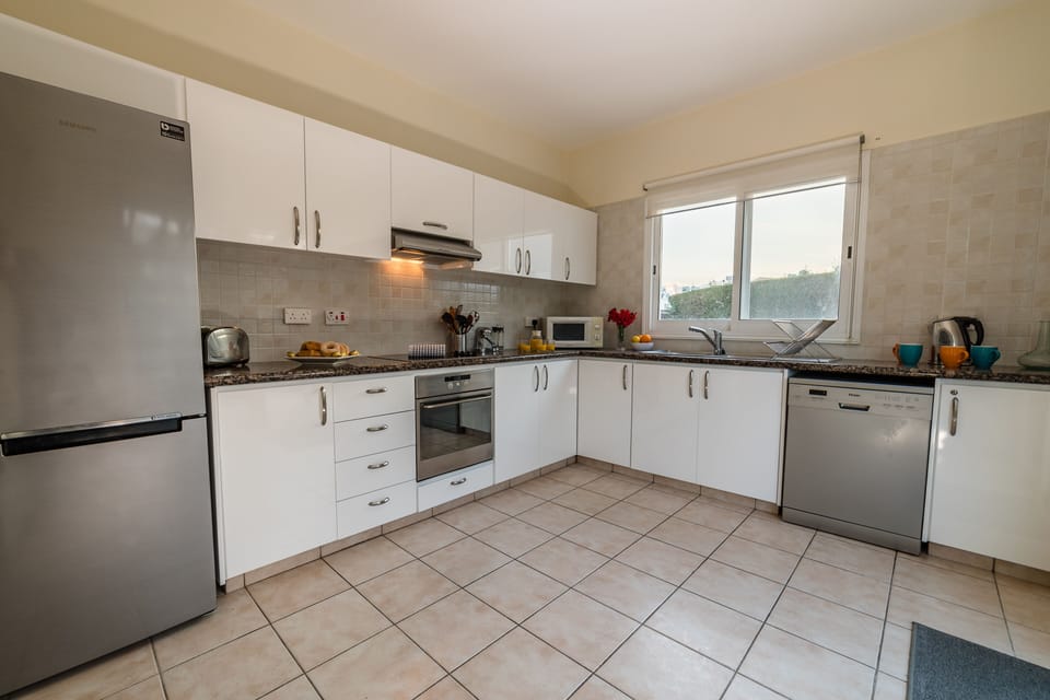 Spacious and well appointed kitchen