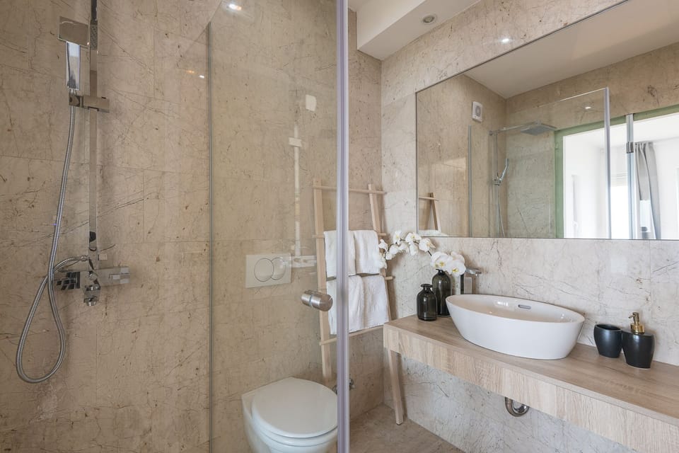Bathroom in Bedroom 1