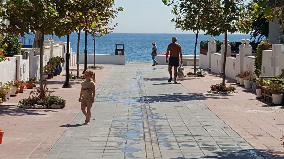 Stroll to beach