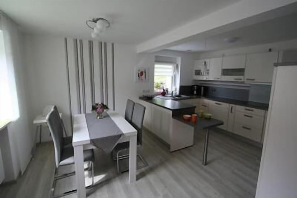 Dining area. Picture 7