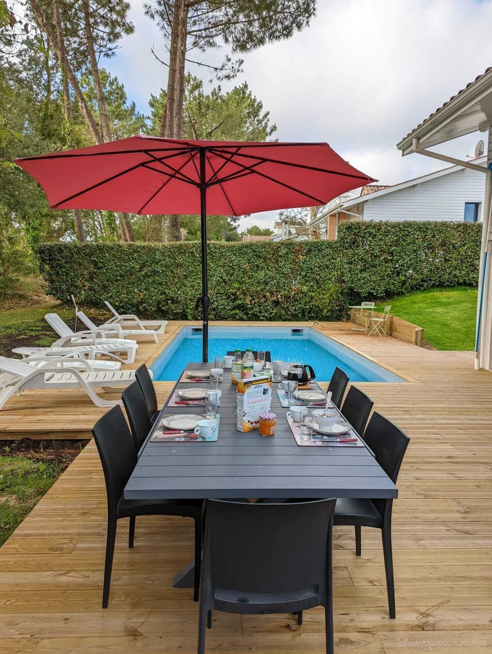 Outdoor dining