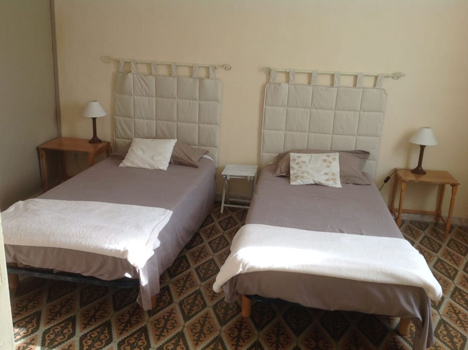twin beds