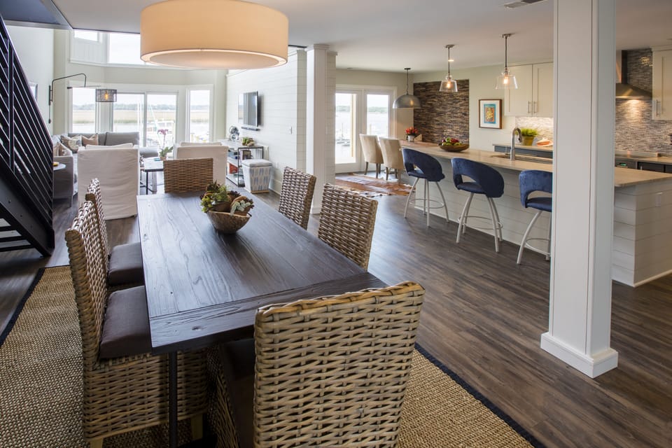 Turn to the right and you'll see the beautiful kitchen, and breakfast area.