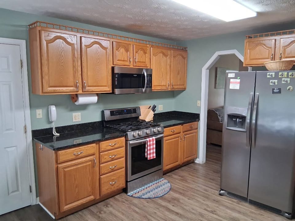 Full kitchen with dishwasher