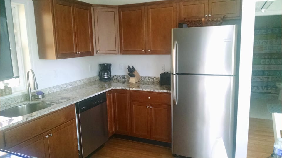 Spacious counters, full refrigerator, dishwasher - all new appliances