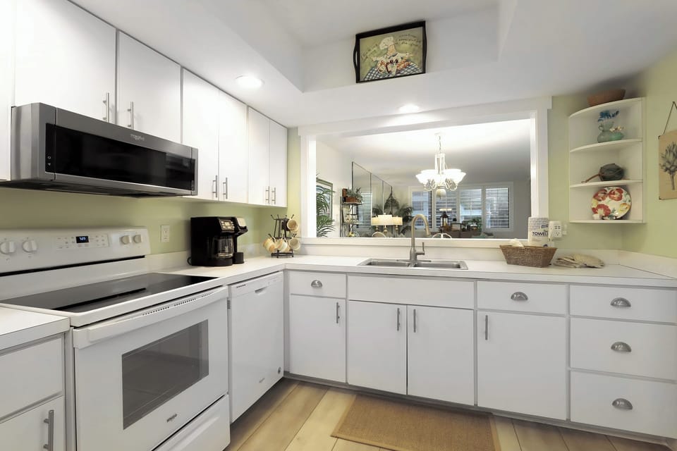 Well Stocked Kitchen with everything you could possibly need!