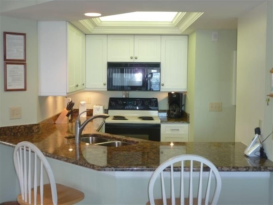 Fully equipped kitchen - Newly Remodeled