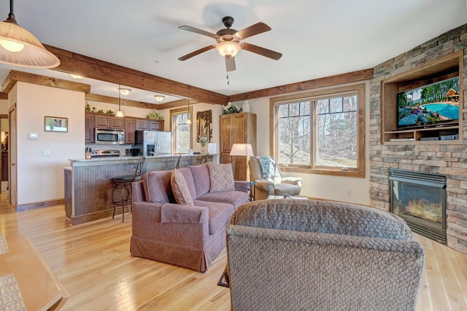 Open Floor Plan--- Cozy and Inviting