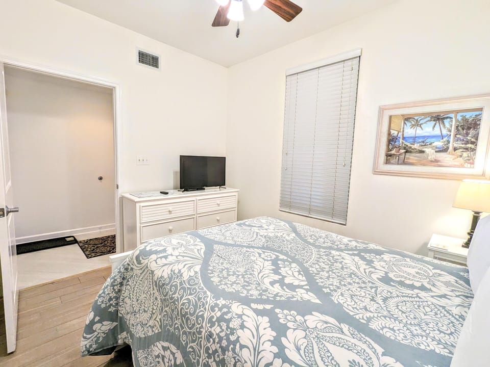 Guest bedroom by front door entrance