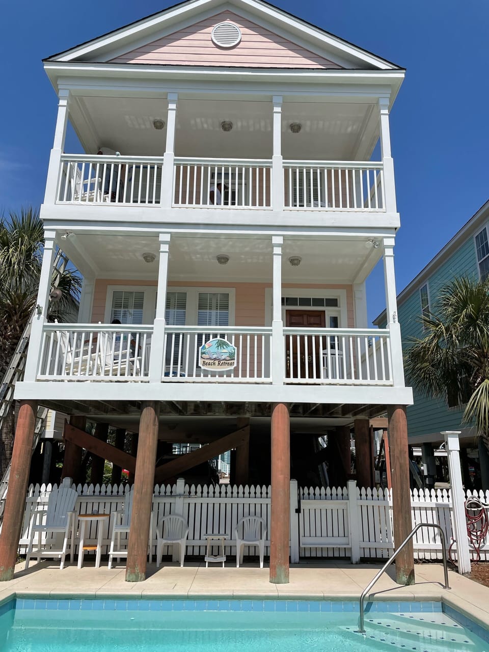 Should be “Peach Retreat” instead of “Beach Retreat”.