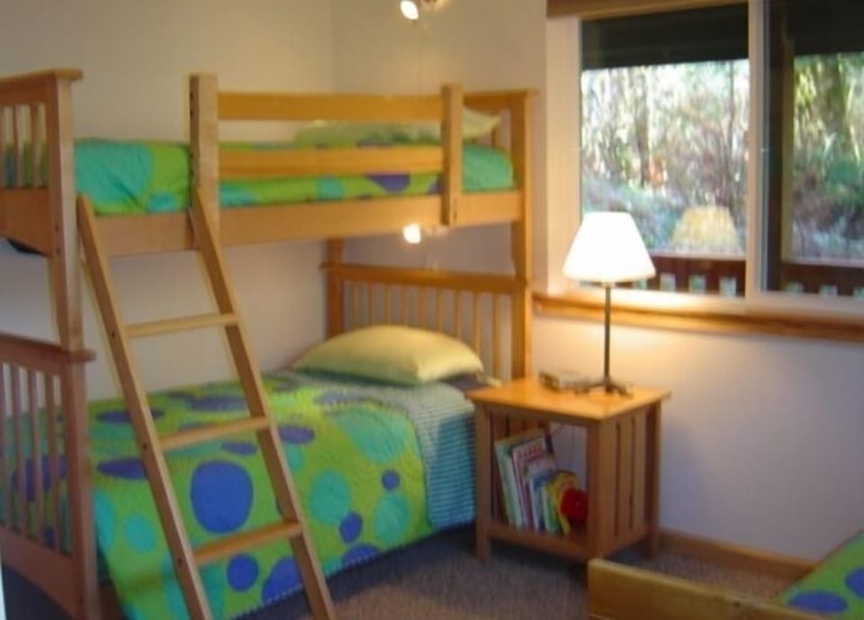 Kids' bedroom with three twin-size beds