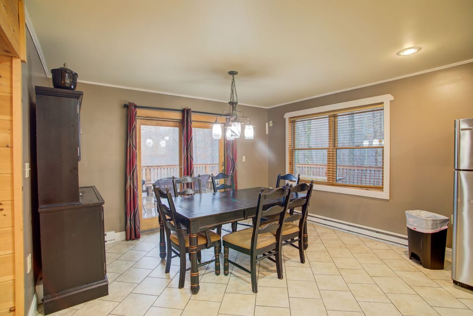 Dining Room Adjacent To The Kitchen. Seats An Additional 6 People.