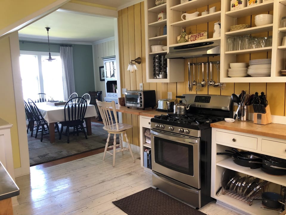 1920 kitchen with new stove/oven