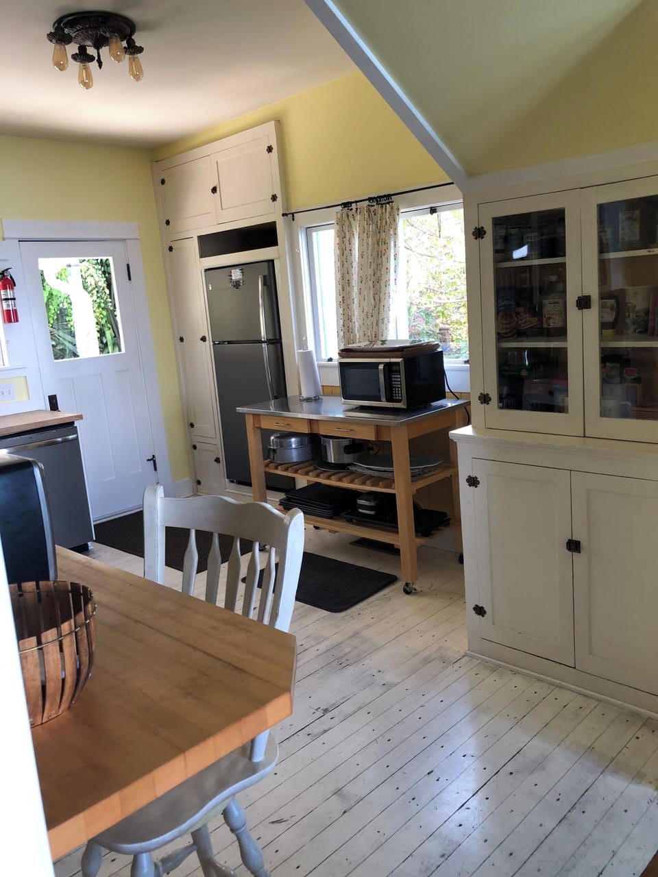 1920 fully stocked kitchen 