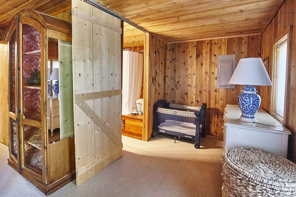 master bedroom/bath entrance