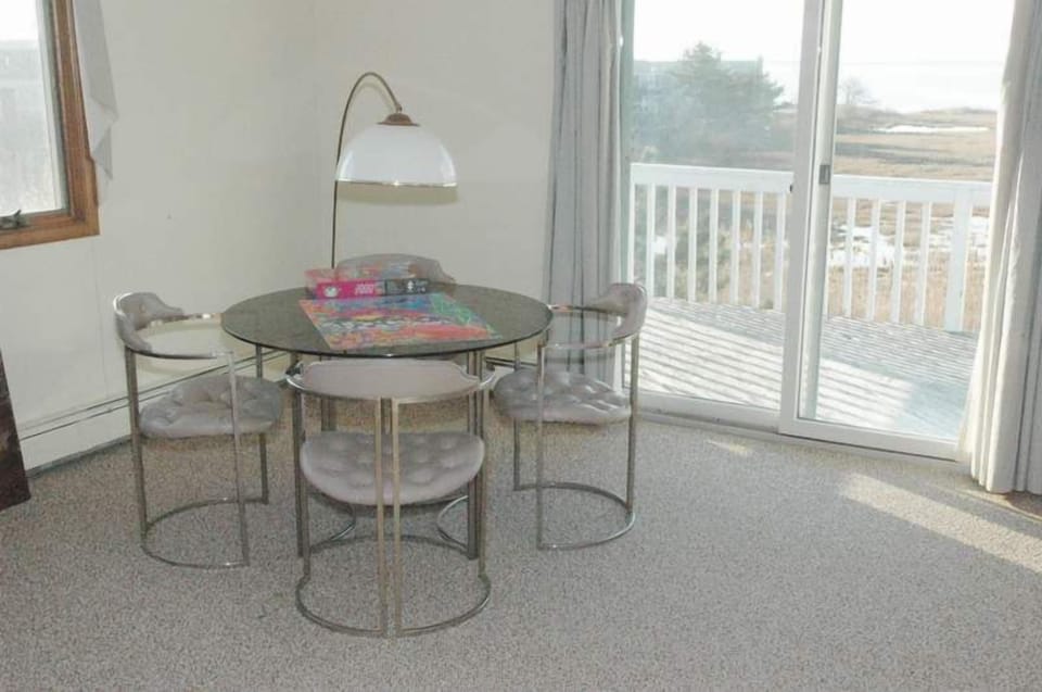 Game / puzzle table