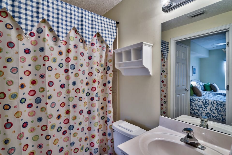 kids bath in fun beachey colors