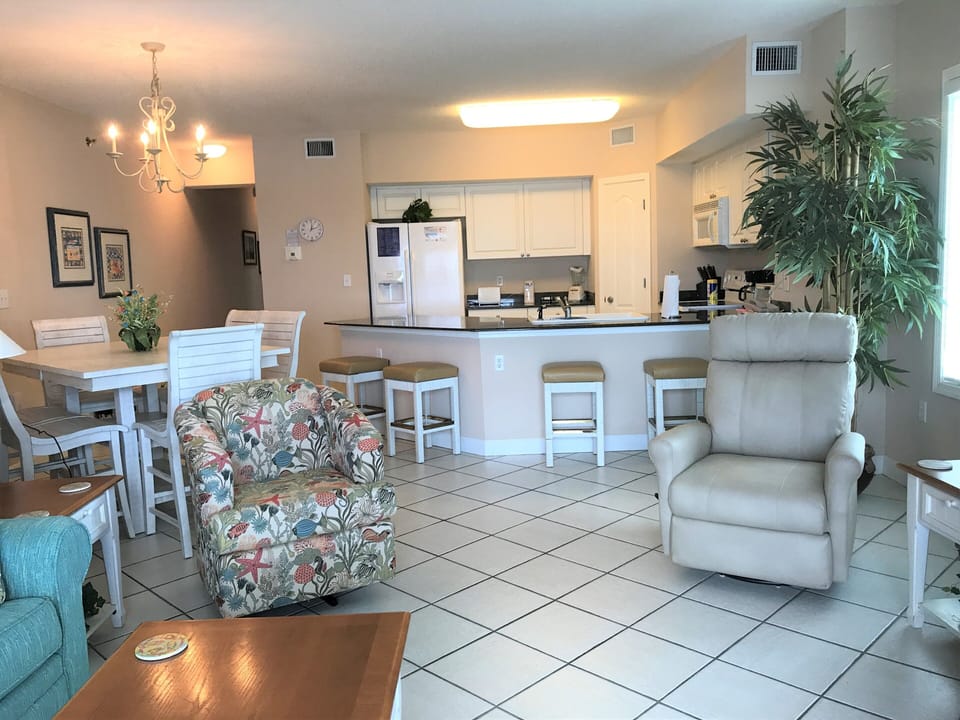 Kitchen, Bar & Dining
