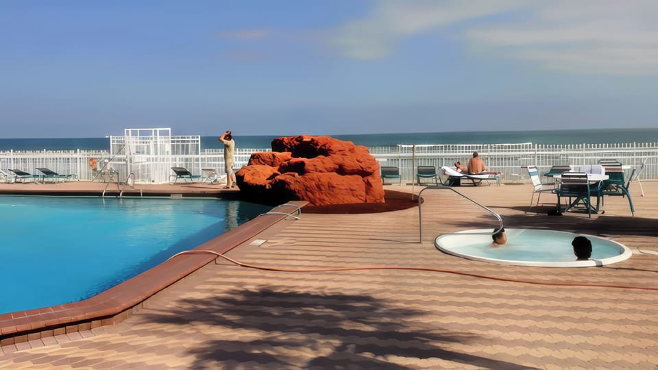 COMMON AREA: Poolside Jacuzzi