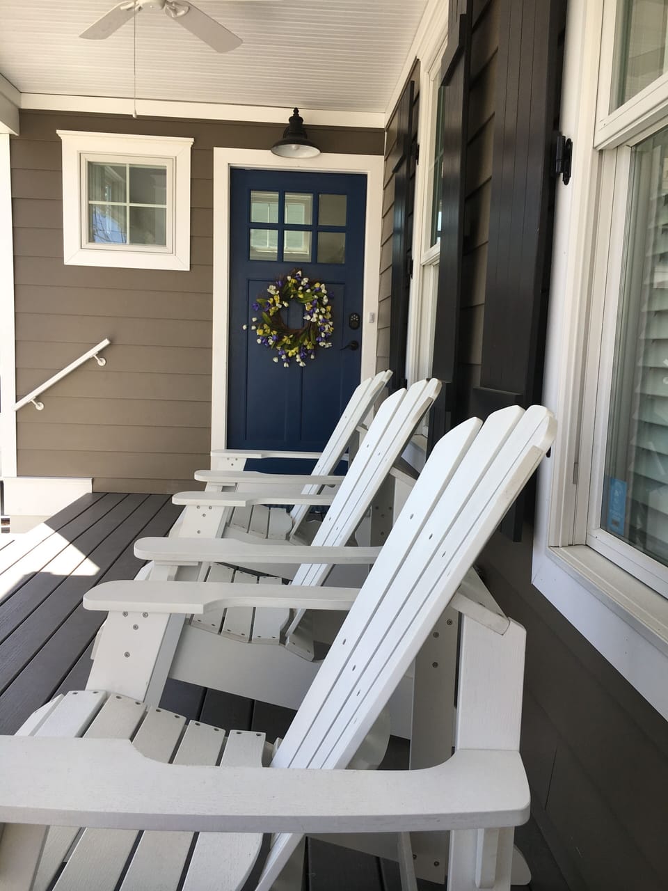 WELCOME TO THE FOX DEN
FRONT PORCH